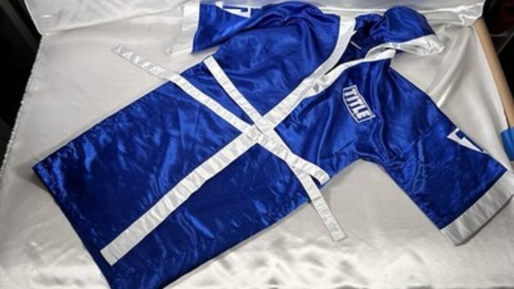 TITLE  BOXING SHINY SATIN GLANZ BLUE & WHITE ROBE HOODED SIZE S FULL LENGTH